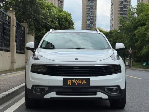 Lynk & Co 01