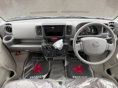 Nissan Clipper Van