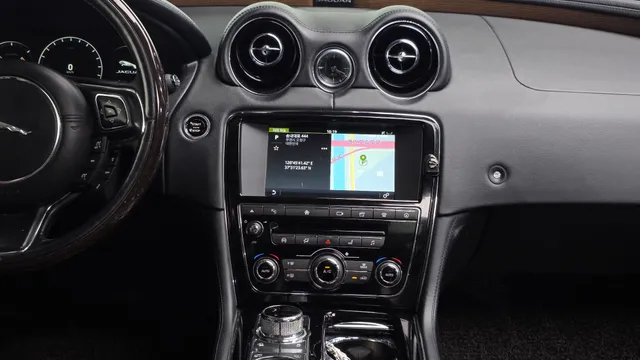 Jaguar XJ
