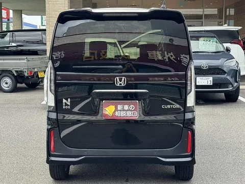 Honda N-BOX Custom