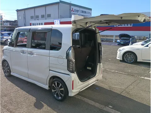 Honda N-BOX Custom