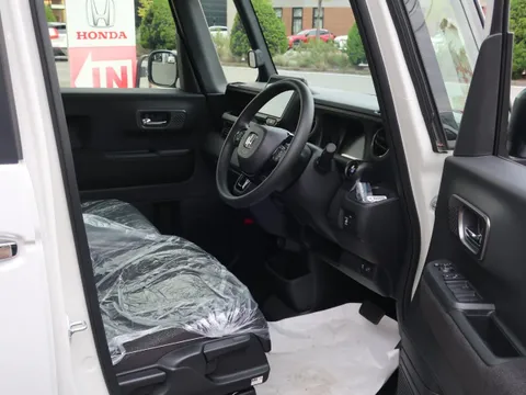 Honda N-BOX Custom