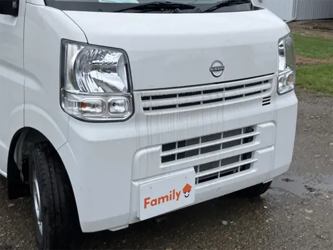 Nissan Clipper Van