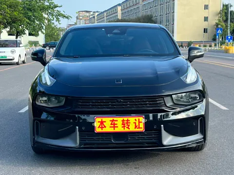 Lynk & Co 03