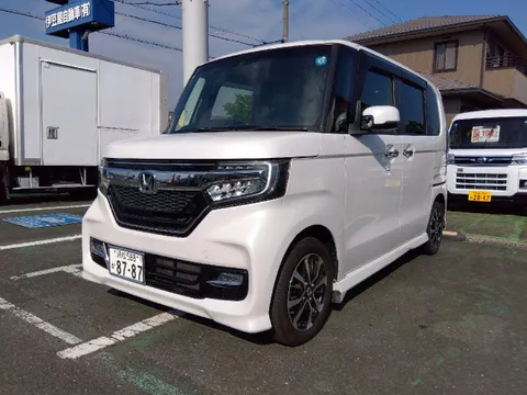 Honda N-BOX Custom