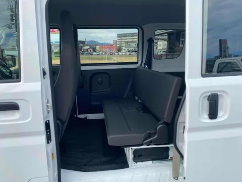Nissan Clipper Van
