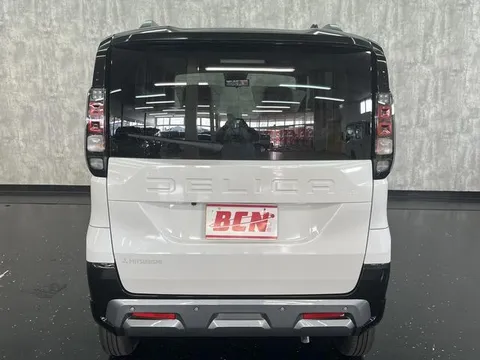 Mitsubishi Delica Mini