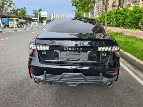 Lynk & Co 03