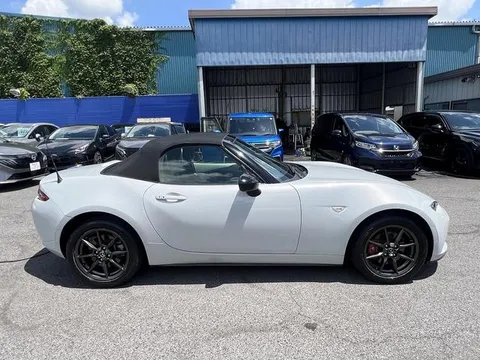 Mazda MX-5 (Roadster)