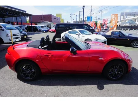 Mazda MX-5 (Roadster)