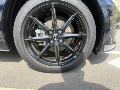 Mazda MX-5 (Roadster)