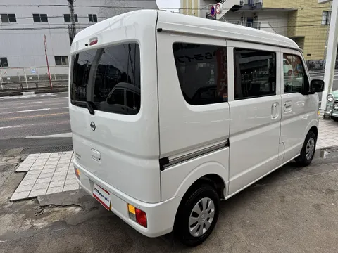 Nissan Clipper Van