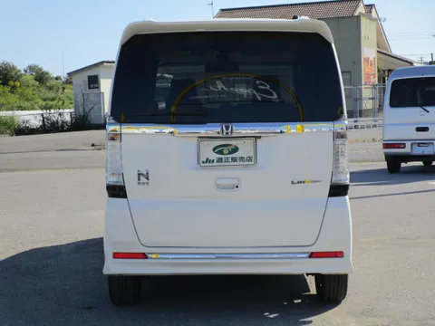 Honda N-BOX Custom