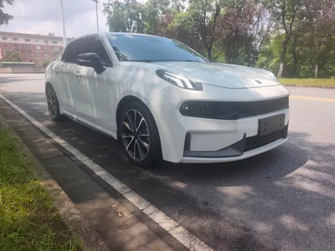 Lynk & Co 03
