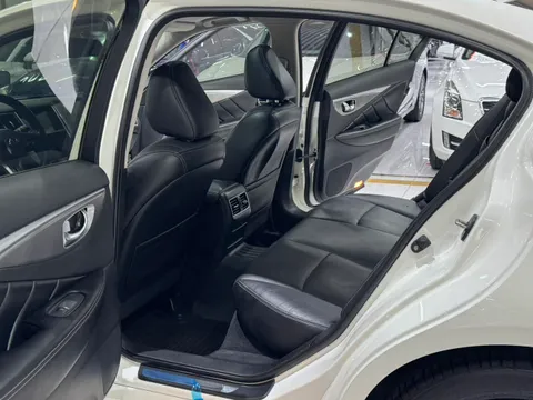 Infiniti Q50L