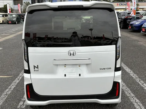 Honda N-BOX Custom