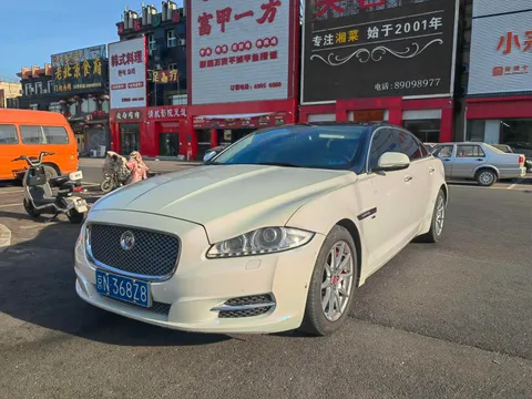 Jaguar XJ