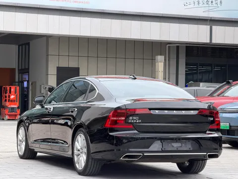 Volvo S90