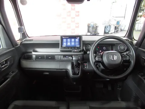 Honda N-BOX Custom