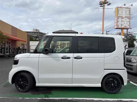 Honda N-BOX Custom