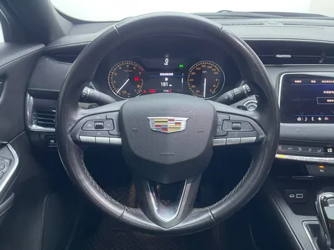 Cadillac XT4