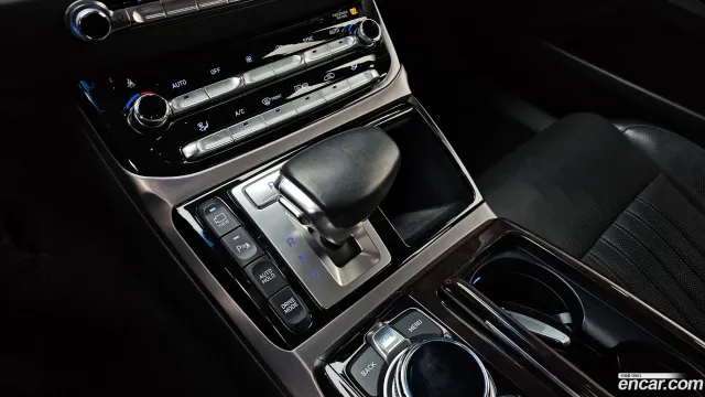 Genesis G90 (EQ900)