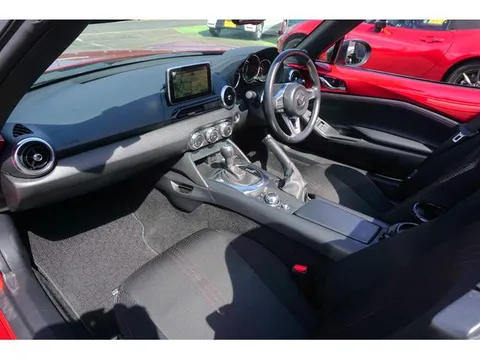 Mazda MX-5 (Roadster)