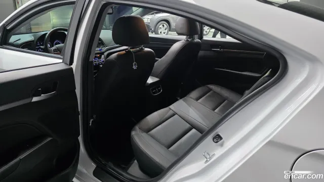 Hyundai Elantra (Avante)