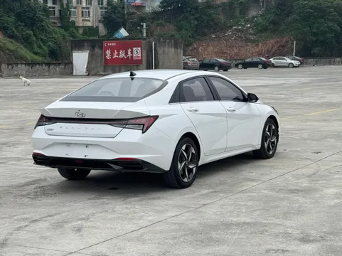 Hyundai Elantra (Avante)