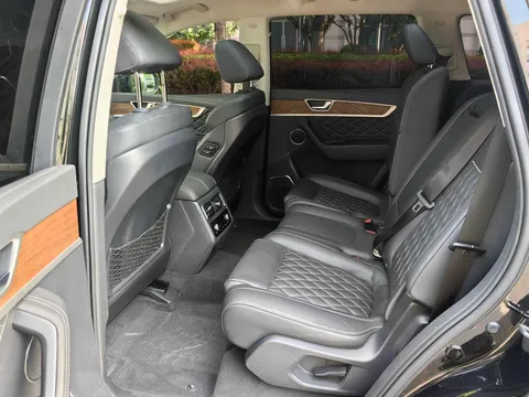 Hongqi HS7