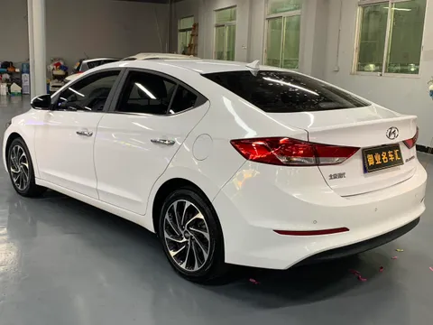 Hyundai Elantra (Avante)