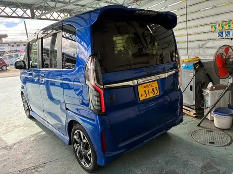 Honda N-BOX Custom
