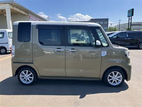 Toyota Pixis Mega
