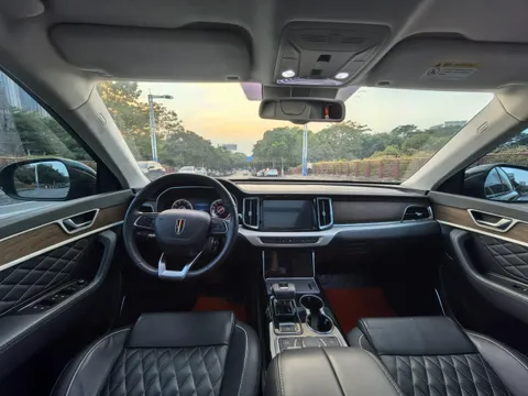 Hongqi HS7