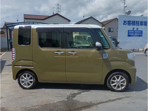 Toyota Pixis Mega