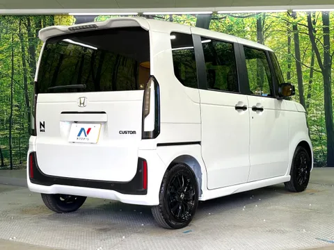 Honda N-BOX Custom