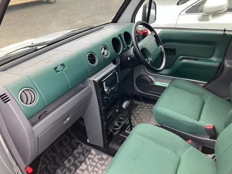 Daihatsu Naked