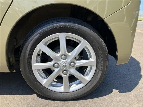 Toyota Pixis Mega