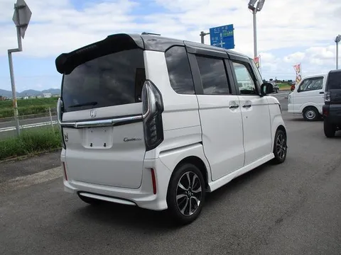 Honda N-BOX Custom