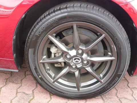 Mazda MX-5 (Roadster)