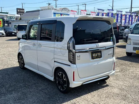 Honda N-BOX Custom