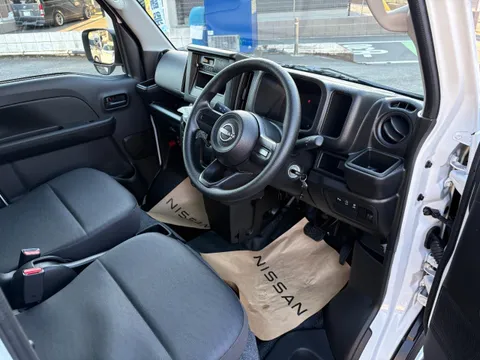 Nissan Clipper Van