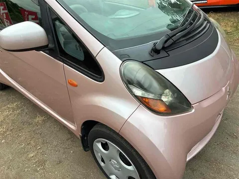 Mitsubishi I