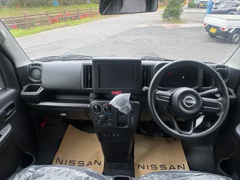 Nissan Clipper Van