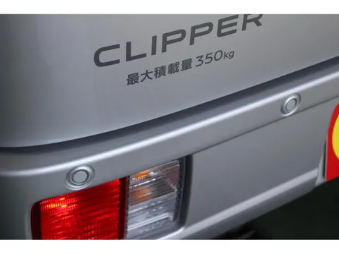 Nissan Clipper Van