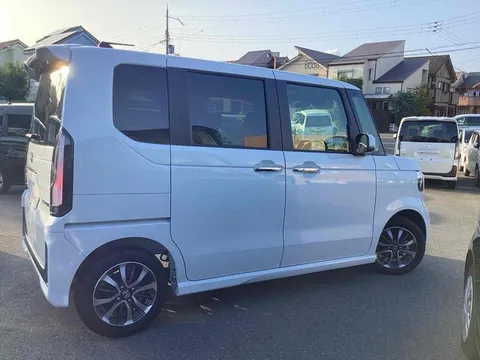 Honda N-BOX Custom