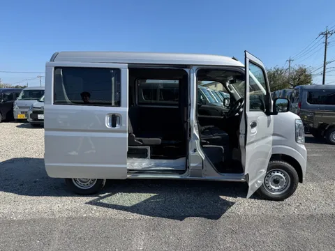 Nissan Clipper Van