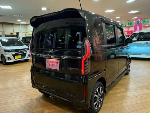 Honda N-BOX Custom