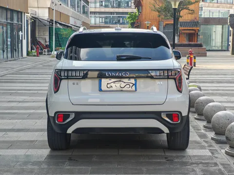 Lynk & Co 01