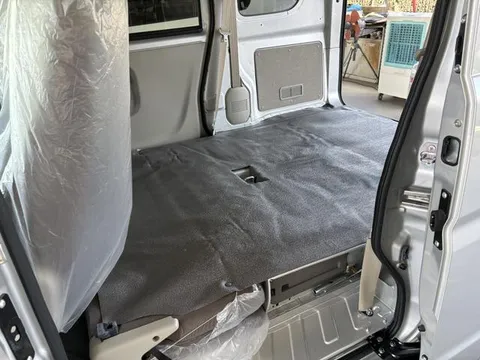 Nissan Clipper Van
